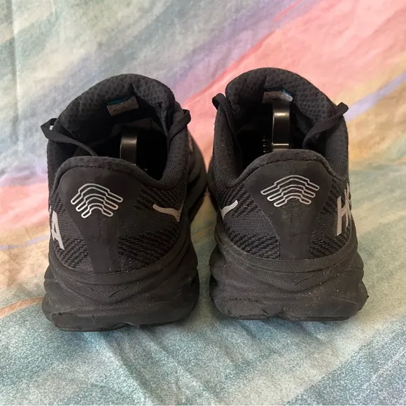 HOKA ONE CLIFTON 9 GTX GORE TEX WOMENS size 9 RUNNING SHOES