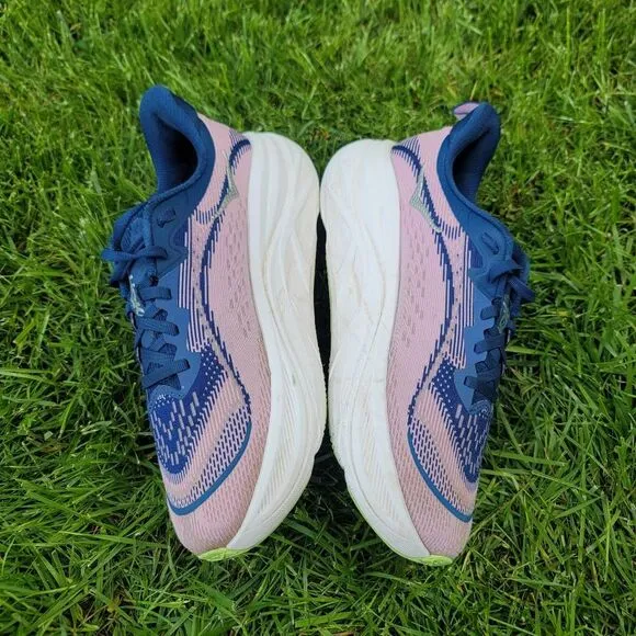 Hoka One One SKYFLOW - Women's Running Shoes - Size 8.5B