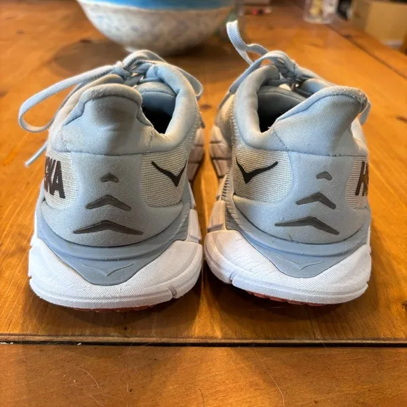HOKA womens Arahi 6 running shoes blue 9B