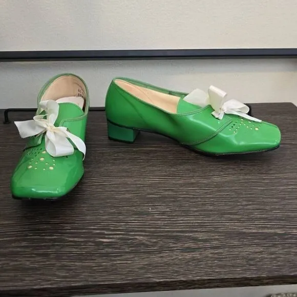 Holiday by WISE Vintage Bright Green Patent Leather Shoes, NWOT, 6.5 B
