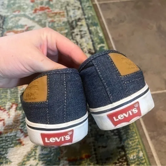 Host pick 🤩 Men’s Levi’s denim slide on sneakers shoes