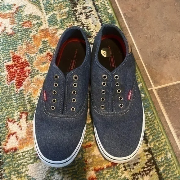 Host pick 🤩 Men’s Levi’s denim slide on sneakers shoes
