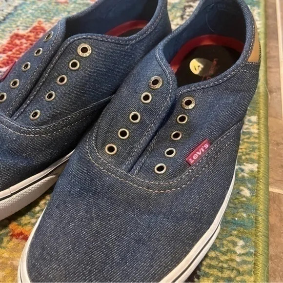 Host pick 🤩 Men’s Levi’s denim slide on sneakers shoes