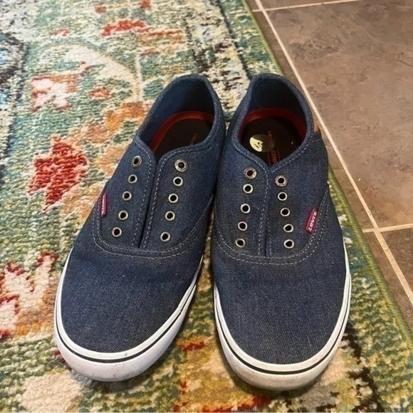 Host pick 🤩 Men’s Levi’s denim slide on sneakers shoes
