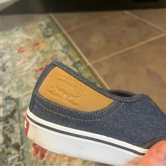Host pick 🤩 Men’s Levi’s denim slide on sneakers shoes