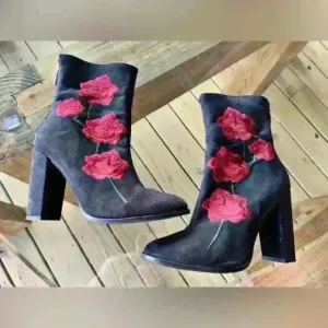 Intentionally Blank Black Embroidered‎ Rose Boots Size 39
