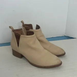 Jeffrey Campbell Muskrat Lo Women US9 Shoes Shooties Tan Heels Boots V-Notch