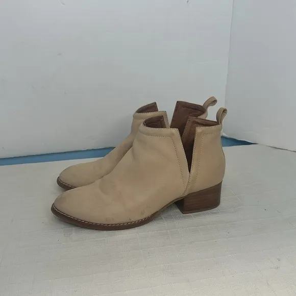 Jeffrey Campbell Muskrat Lo Women US9 Shoes Shooties Tan Heels Boots V-Notch