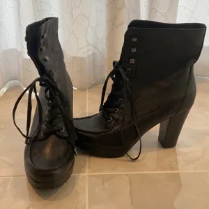 Joan and David boots
