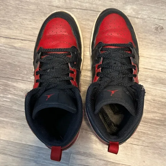 JORDAN 1 Mid “Banned” sz 2Y