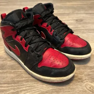 JORDAN 1 Mid “Banned” sz 2Y