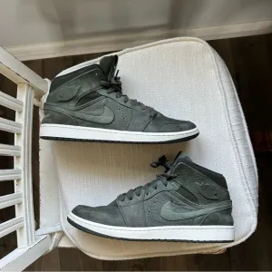 Jordan 1 Mid Green Leather Men's Nike High-Top Sneakers Size 13