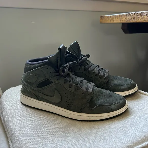 Jordan 1 Mid Green Leather Men's Nike High-Top Sneakers Size 13