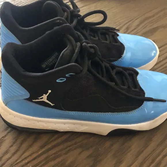 Jordan Blue/black boys sneakers Size 6.5 youth