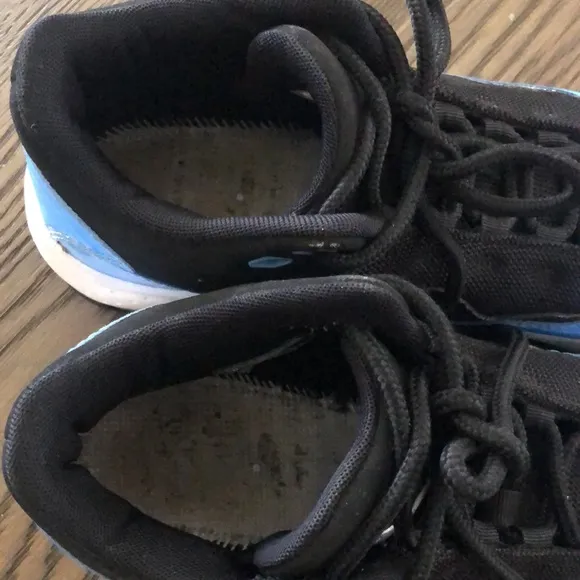 Jordan Blue/black boys sneakers Size 6.5 youth