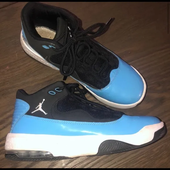 Jordan Blue/black boys sneakers Size 6.5 youth