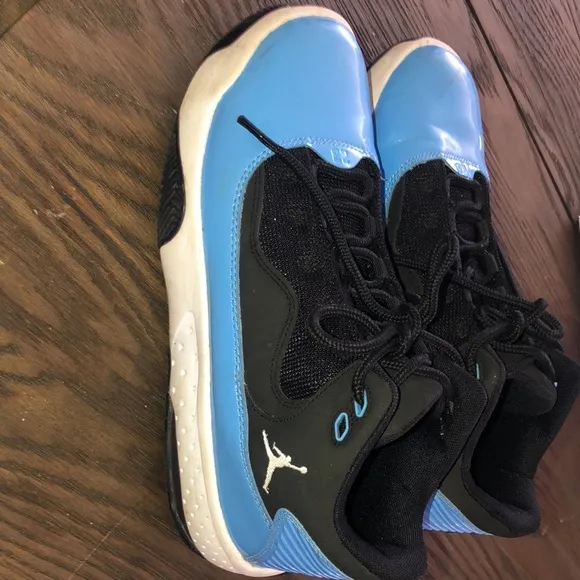 Jordan Blue/black boys sneakers Size 6.5 youth