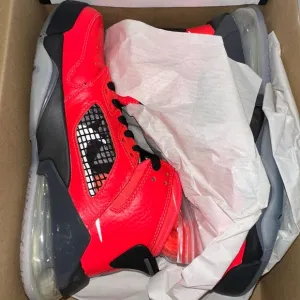 JORDAN MARS 270 Red and Black Sneakers
