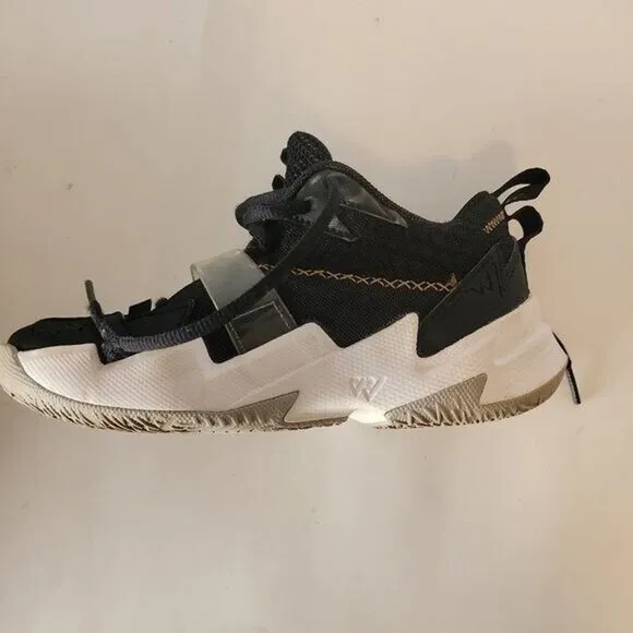Jordan Why Not Zer0.3 “The Family” Black/Metallic Gold-White Size 2.5 Y Sneakers
