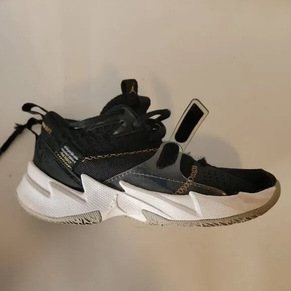 Jordan Why Not Zer0.3 “The Family” Black/Metallic Gold-White Size 2.5 Y Sneakers