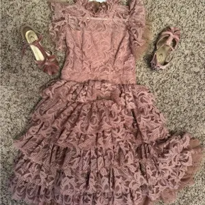 Joyfolie Lace Formal Dress and Shoes Set in Mauve
