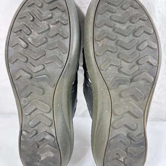 Keen Cush Black Leather Slide in Sandals size 8