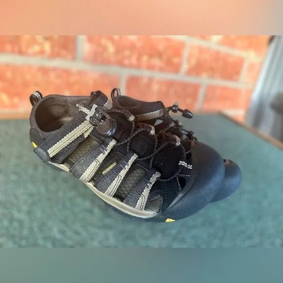 Keen H2 Newport Hard Toe Washable Sandals Size 4 Big Kids