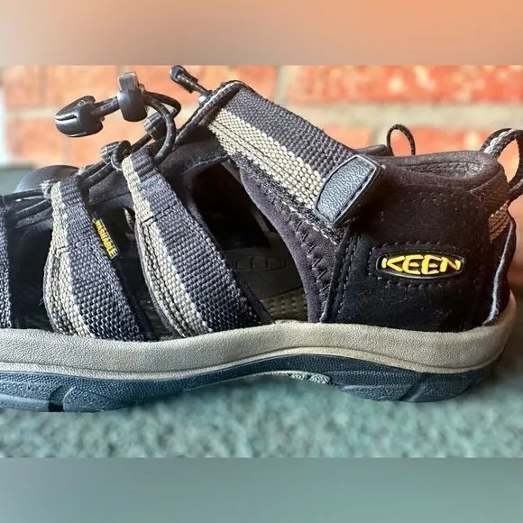 Keen H2 Newport Hard Toe Washable Sandals Size 4 Big Kids