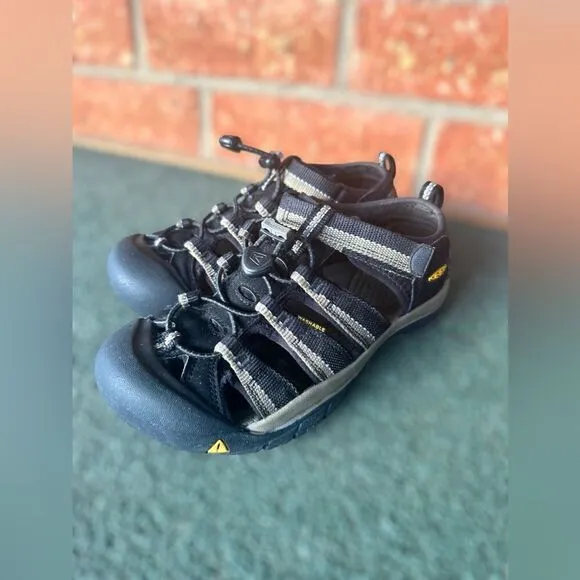 Keen H2 Newport Hard Toe Washable Sandals Size 4 Big Kids