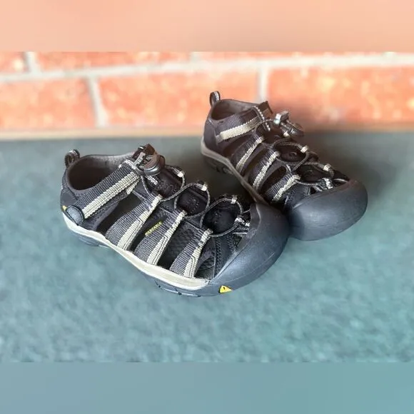 Keen H2 Newport Hard Toe Washable Sandals Size 4 Big Kids
