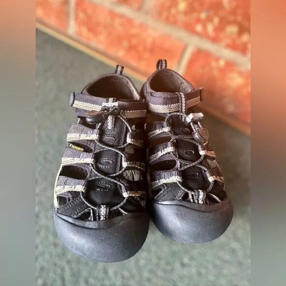Keen H2 Newport Hard Toe Washable Sandals Size 4 Big Kids