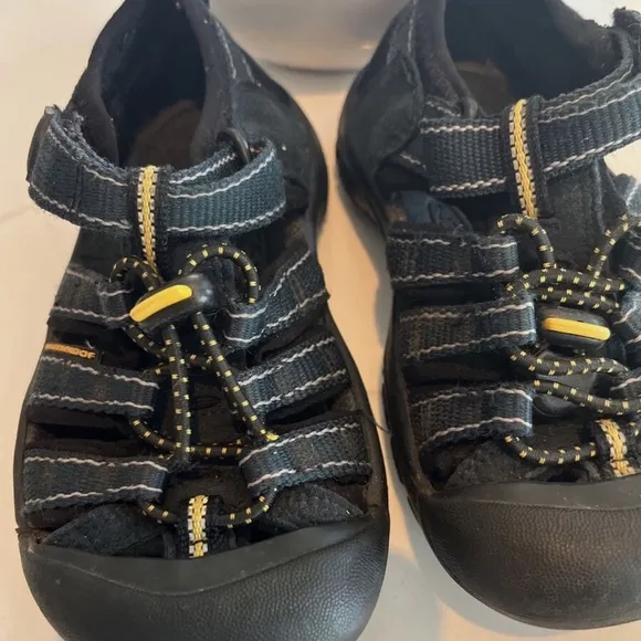 Keen Newport sandals toddler size 9