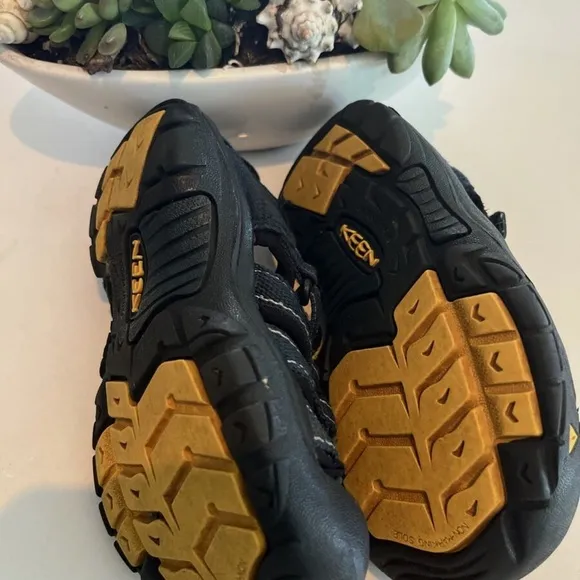 Keen Newport sandals toddler size 9