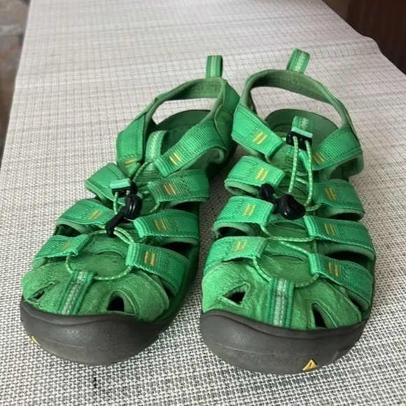 KEEN WOMENS CLEARWATER CNX GREENBRIAR SPRING GREEN “SIZE 91/2 “