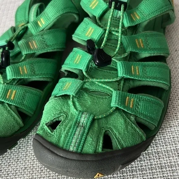 KEEN WOMENS CLEARWATER CNX GREENBRIAR SPRING GREEN “SIZE 91/2 “
