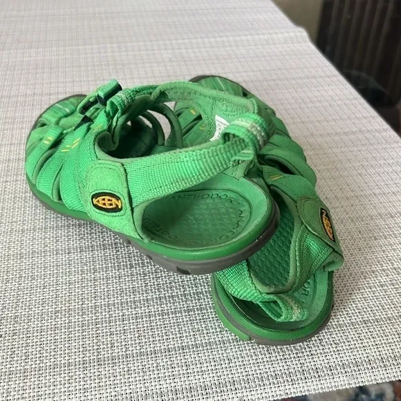 KEEN WOMENS CLEARWATER CNX GREENBRIAR SPRING GREEN “SIZE 91/2 “