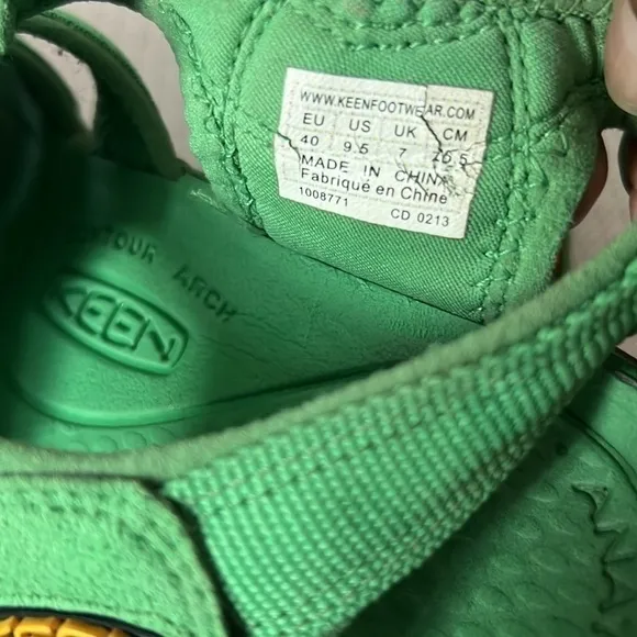 KEEN WOMENS CLEARWATER CNX GREENBRIAR SPRING GREEN “SIZE 91/2 “