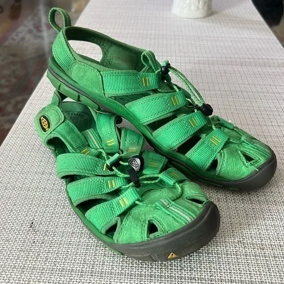 KEEN WOMENS CLEARWATER CNX GREENBRIAR SPRING GREEN “SIZE 91/2 “