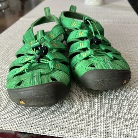 KEEN WOMENS CLEARWATER CNX GREENBRIAR SPRING GREEN “SIZE 91/2 “