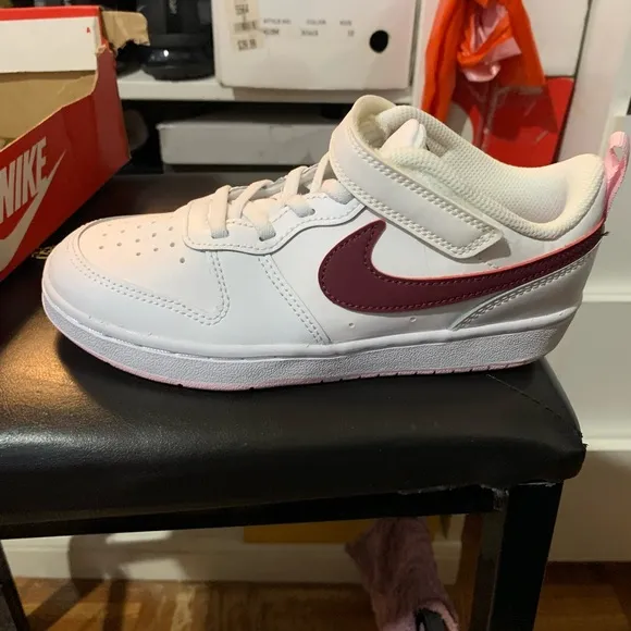 KIDS 2Y NIKE SNEAKERS NEW IN BOX