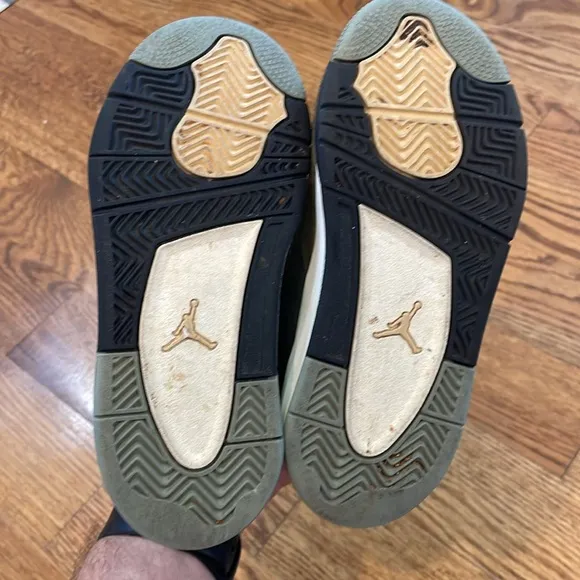 Kid’s Air Jordan 4 SE Craft &quot;Olive&quot; sneakers. Size 12c. Excellent Condition.