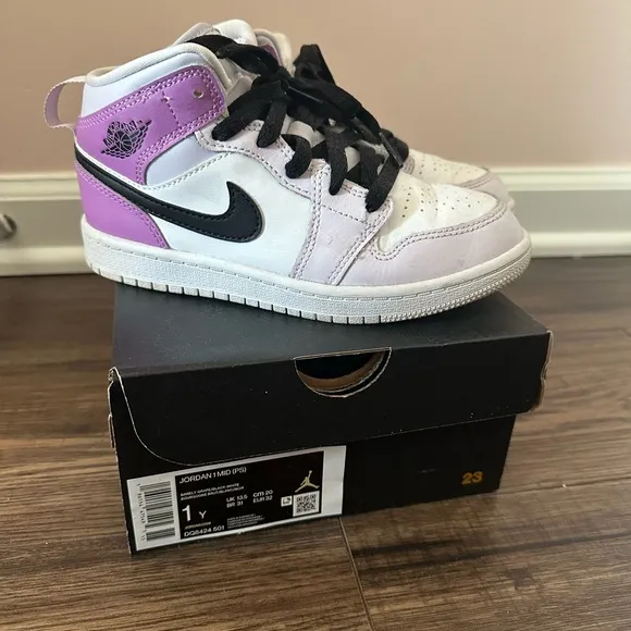 Kids purple Jorden’s in size 1 that were gently used