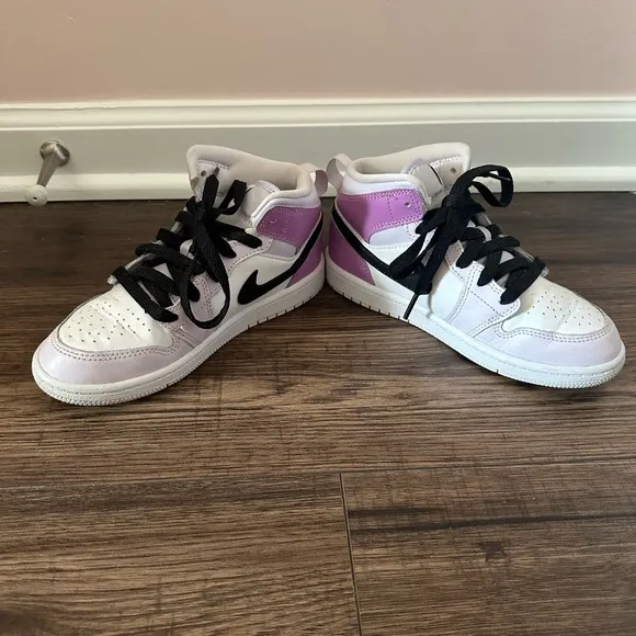 Kids purple Jorden’s in size 1 that were gently used
