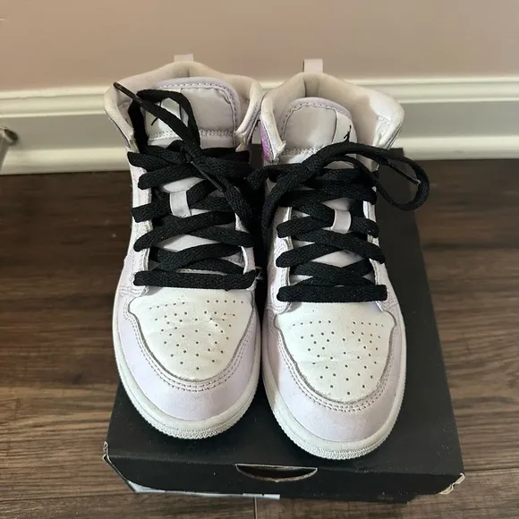 Kids purple Jorden’s in size 1 that were gently used