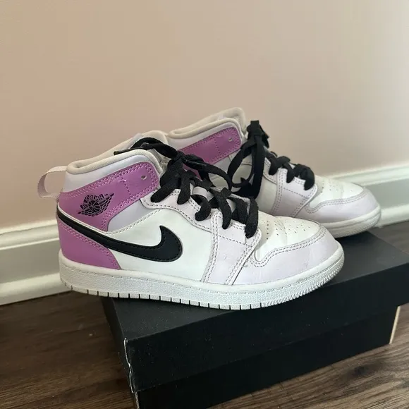 Kids purple Jorden’s in size 1 that were gently used