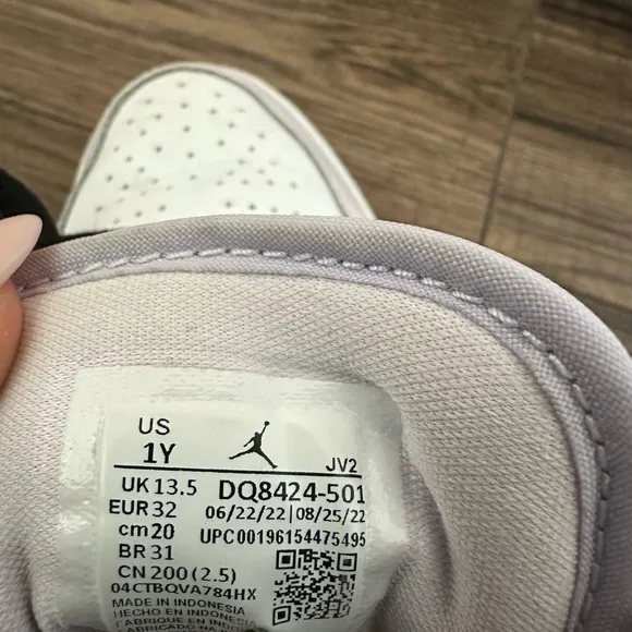 Kids purple Jorden’s in size 1 that were gently used