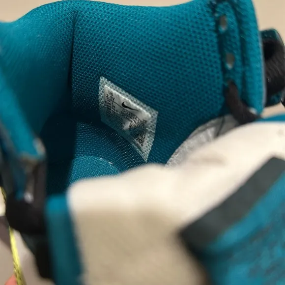 Kids sneakers size 2.5