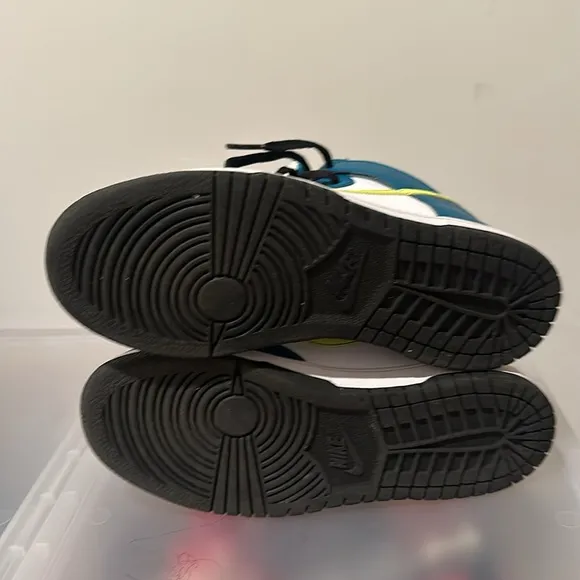 Kids sneakers size 2.5