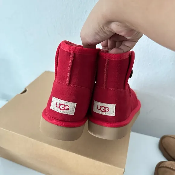 Kids Ugg Jona boots Dark Cherry color size US 1 and Euro 32.5