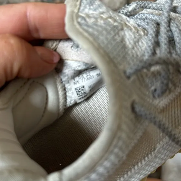 Kids YEEZY sneakers grey size 1